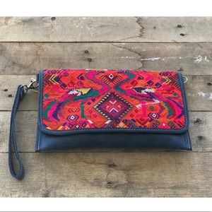 Convertible clutch from repurposed materials 🇬🇹